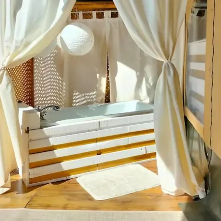 Camping Luxury Tent - Romantic Getaway Holiday home *